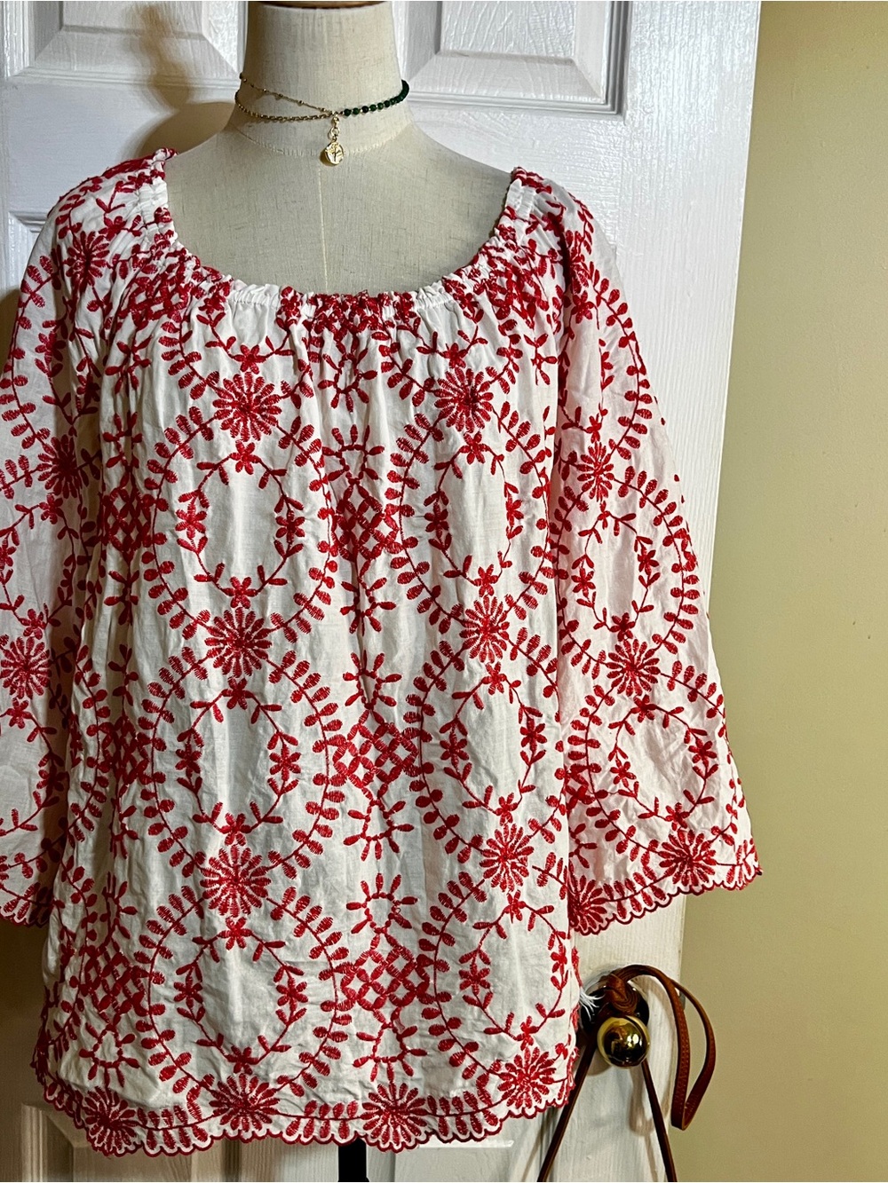 Charter Club Wms Red Cotton Eyelet Embroidered Scalloped Boho Peasant Top M - Picture 3 of 11